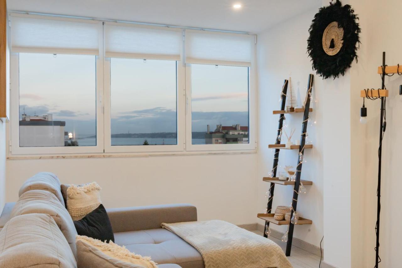 Stylish Apartment W/ River View By Lovelystay Oeiras Exterior photo