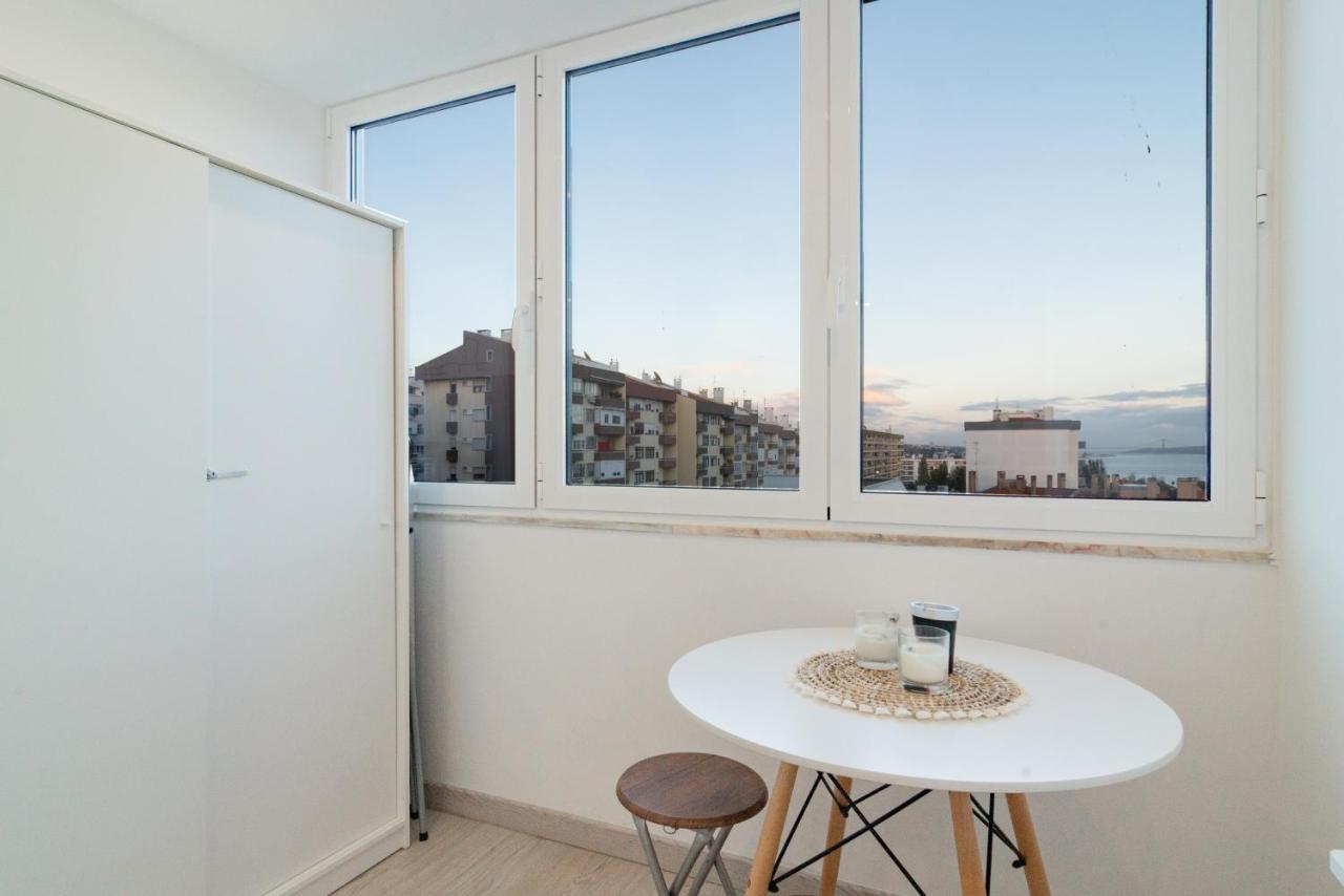 Stylish Apartment W/ River View By Lovelystay Oeiras Exterior photo