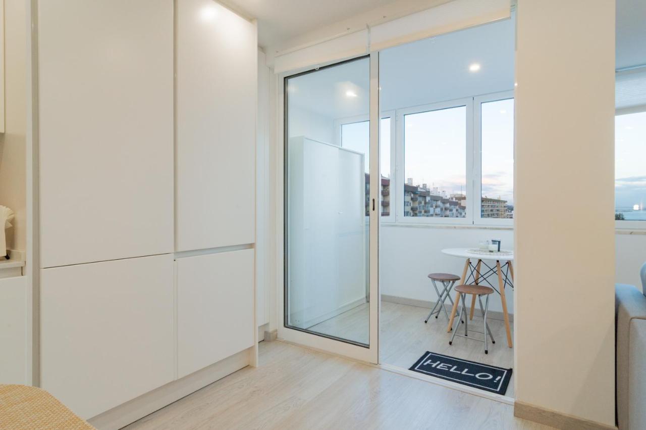 Stylish Apartment W/ River View By Lovelystay Oeiras Exterior photo