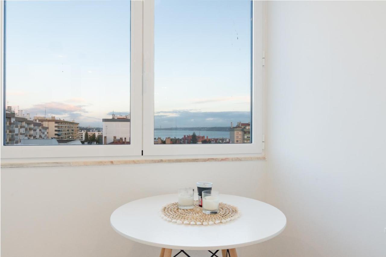 Stylish Apartment W/ River View By Lovelystay Oeiras Exterior photo