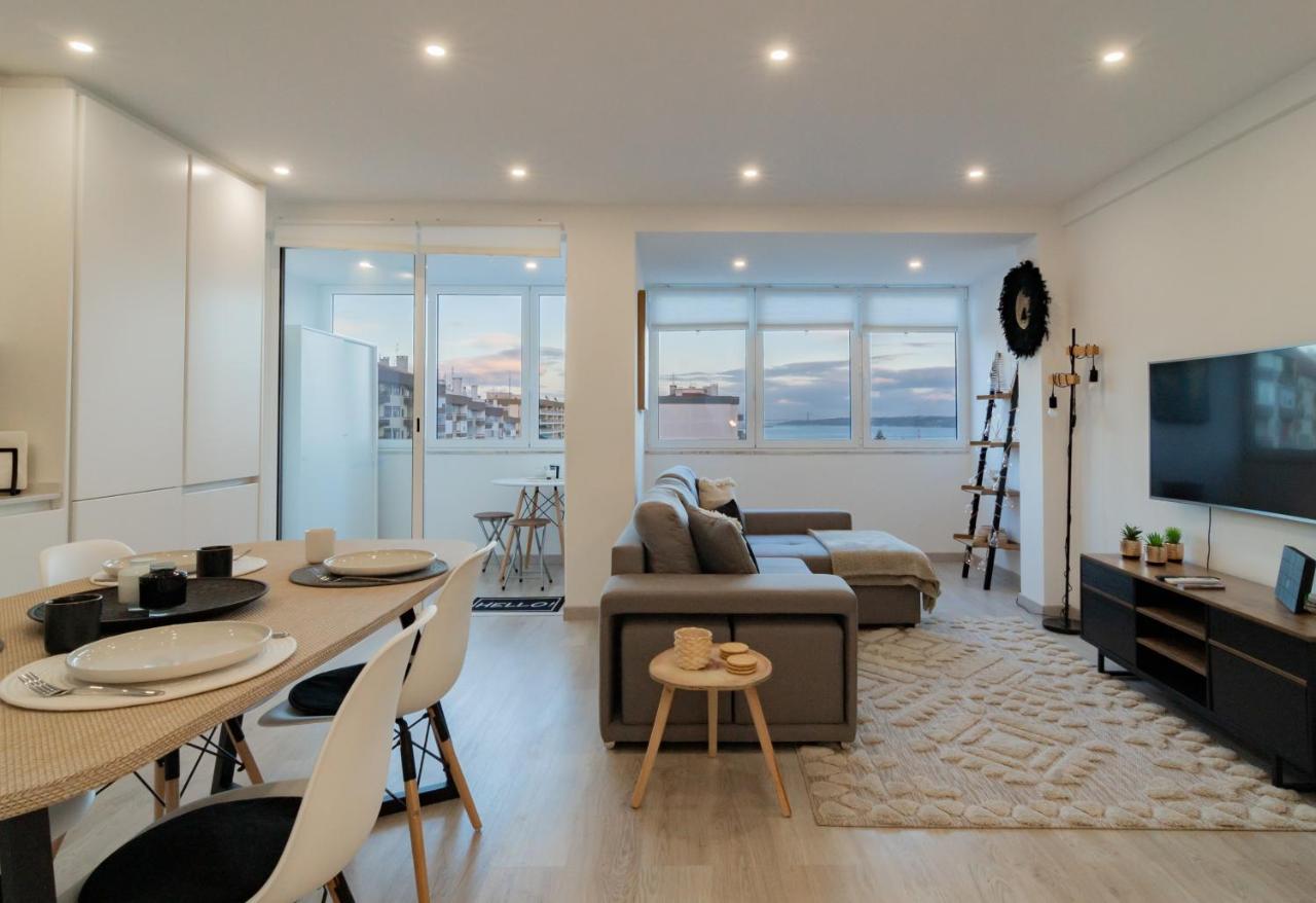 Stylish Apartment W/ River View By Lovelystay Oeiras Exterior photo
